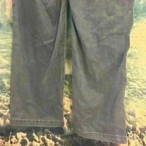 High-Waisted Sky Blue Jean Style Pants with Letter R and Adjustable Heart Chain - Picture 8 of 13